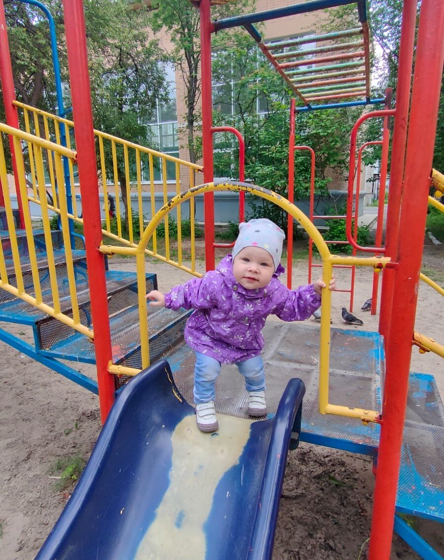 Приходилось играть либо одной либо с родителями