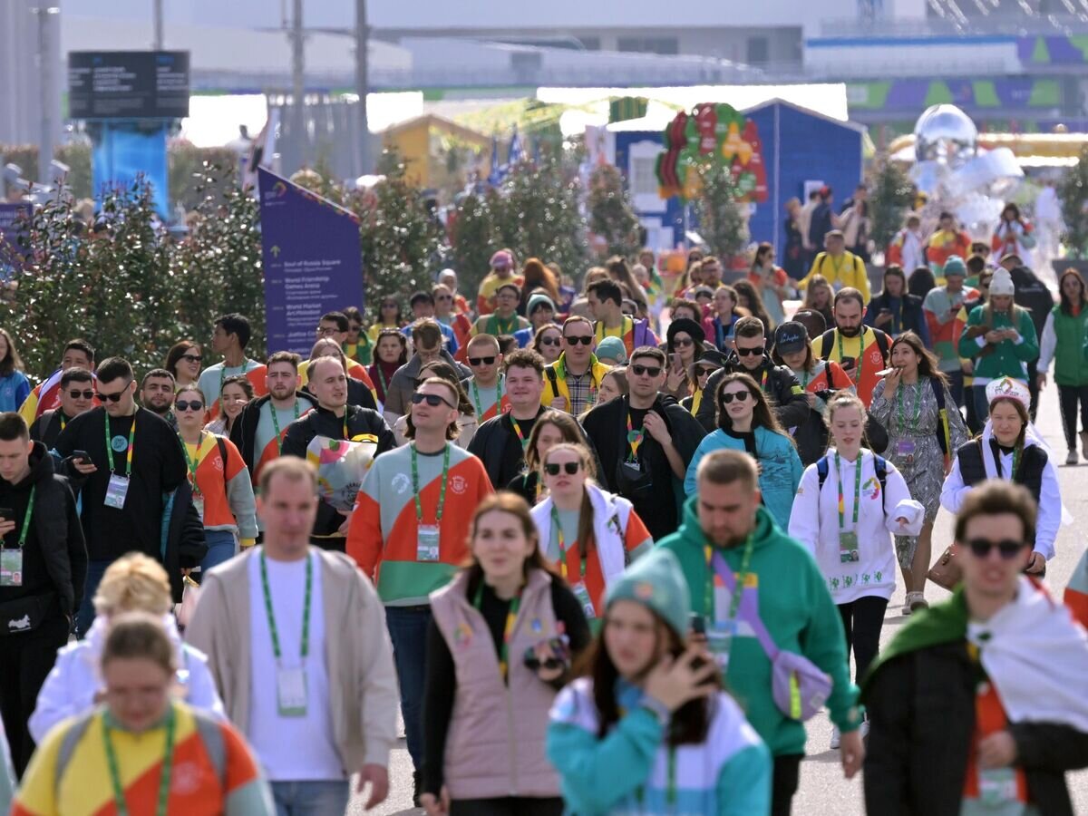    Участники Всемирного фестиваля молодежи на федеральной территории "Сириус"© РИА Новости / Евгений Биятов