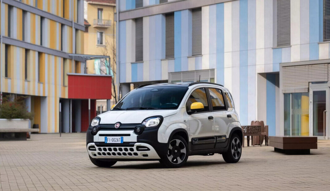 Культовая модель Fiat Panda, полюбившаяся миллионам по всему миру, готовится к новому витку популярности. Компания Fiat анонсировала значительное обновление этой машины, выпускающейся с 1980 года.