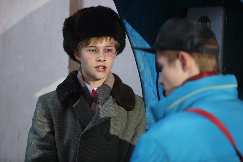 Кадр из сериала "Слово пацана", 2023 год. Реж. Жора Крыжовников, производство Toomuch Production, «НМГ Студия», «НТВ». Фото из открытых источников