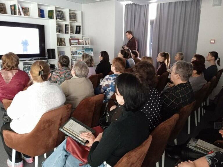   Две новинки Оренбургского книжного издательства передали в дар 26 библиотекам Белов Михаил Александрович