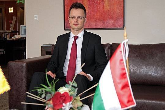    Глава МИД Венгрии Петер Сийярто: время работает против Киева