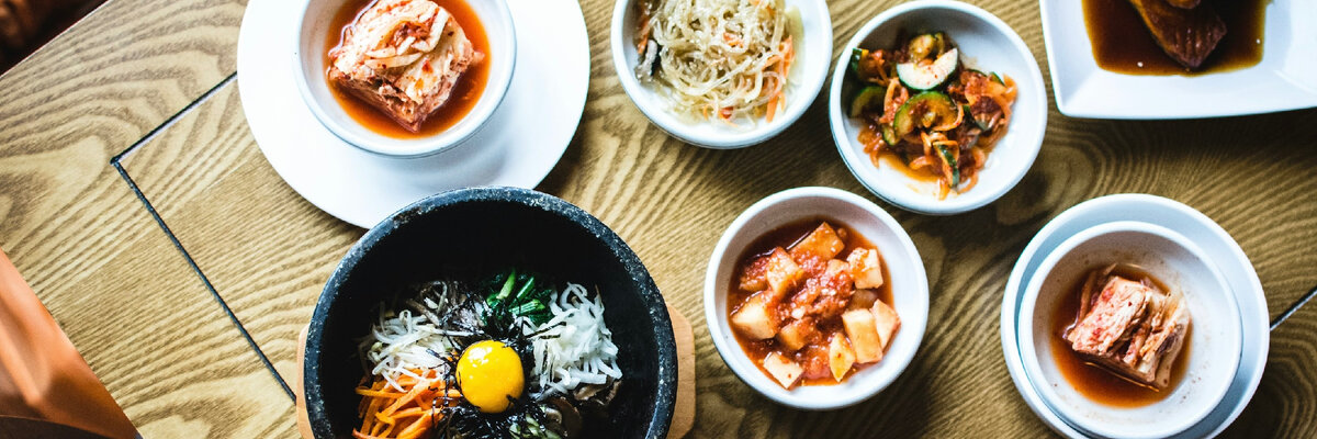 Корейцы любят поесть, вкусно поесть. Культ еды - это традиция корейского народа 🇰🇷 В России при встрече обычно спрашивают: «Как дела? Как семья? Как поживаете?».