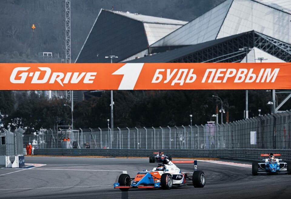    Уникальная фиджитал-гонка в Сочи стала проверкой высокотехнологичных моторных масел и топливаG-Drive