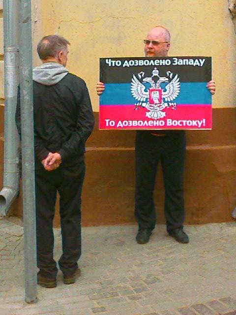 Одиночный пикет напротив посольства Украины, Москва 2014