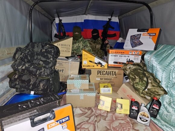 

— А вообще, что, по-вашему, главное в работе волонтёра? Какими качествами он должен обладать как человек?
— Любой волонтёр должен обладать такими качествами, как сострадание, отзывчивость и доброжелательность. Думаю, люди становятся волонтёрами именно из-за своего желания помогать другим, стремления стать частью этого огромного коллектива, который придёт на помощь в любой ситуации. Для меня волонтерство — это не просто работа, это то, что делает меня счастливее. Знание, что твои действия приносят кому-то пользу, счастье, улыбки, мотивирует на дальнейшие свершения. Благодаря волонтерству я верю, что добро ещё существует, потому что, как говорил Лев Николаевич Толстой, «чтобы поверить в добро, надо начать делать его». К тому же, в нашем случае, волонтерство — это не только участие в мероприятиях, но и знакомство с невероятными людьми, ощущение себя частью огромной семьи.