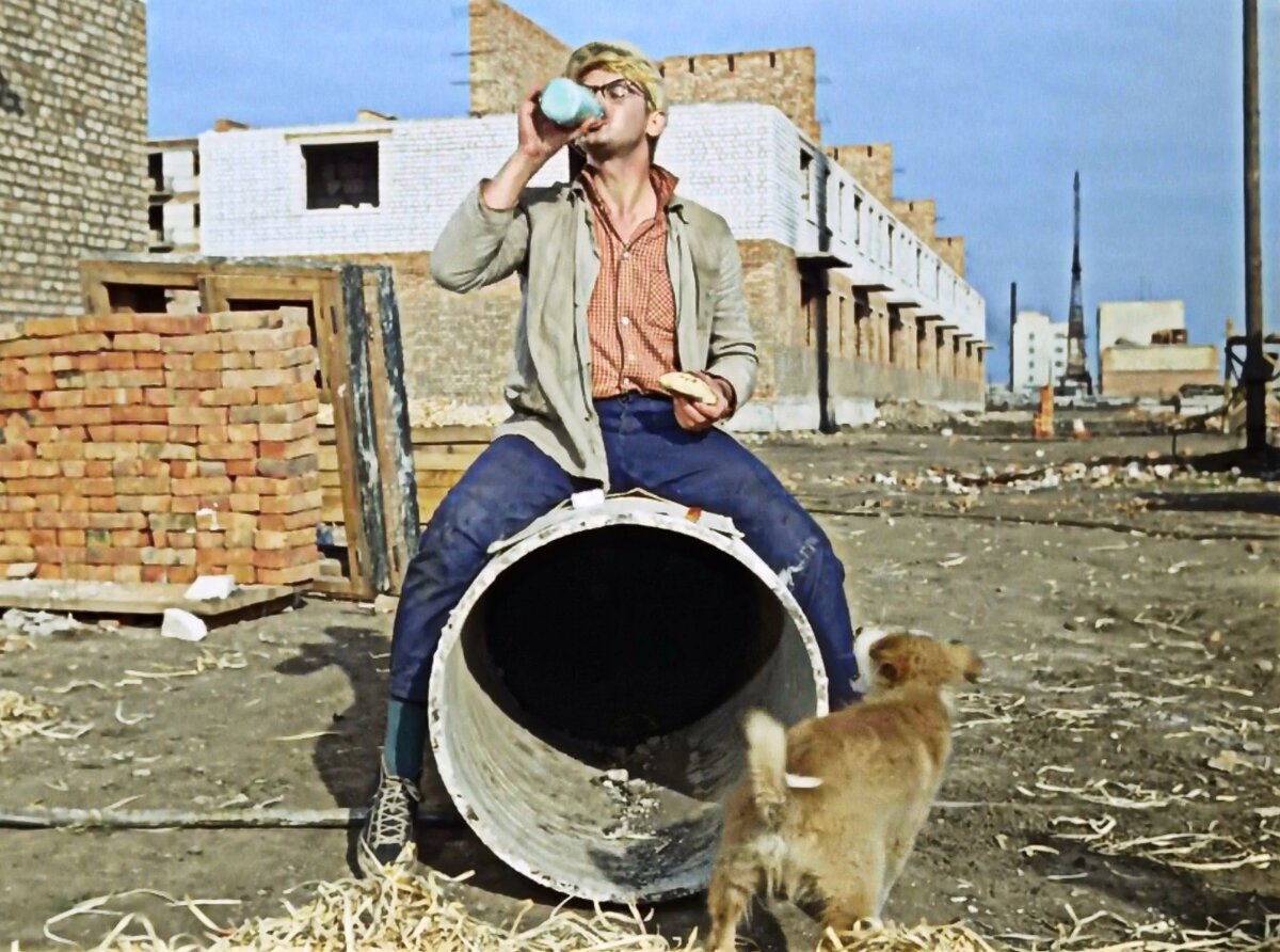 Шурик из "Операция Ы" тоже небось об этом думал на стройке (из сети)