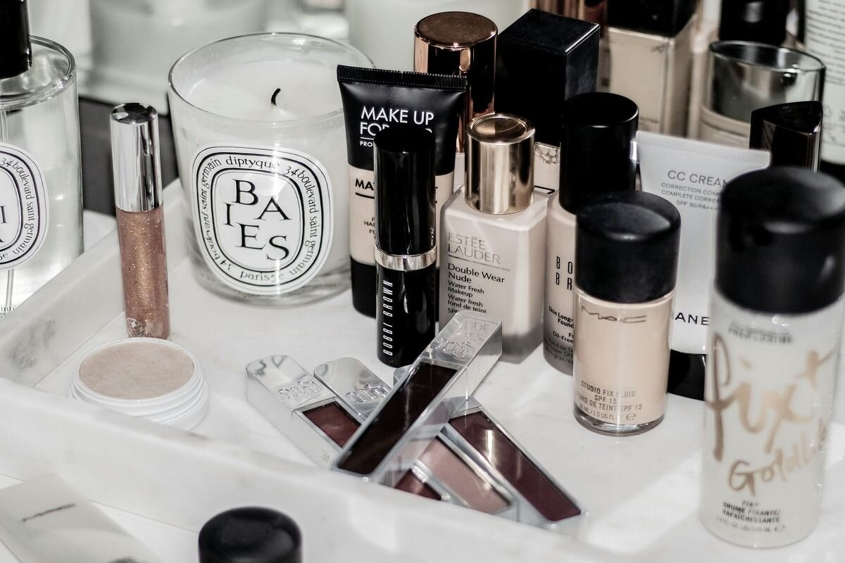 Уходовая косметика нужна даже здоровой коже в любом возрасте. Источник: unsplash.com📷
