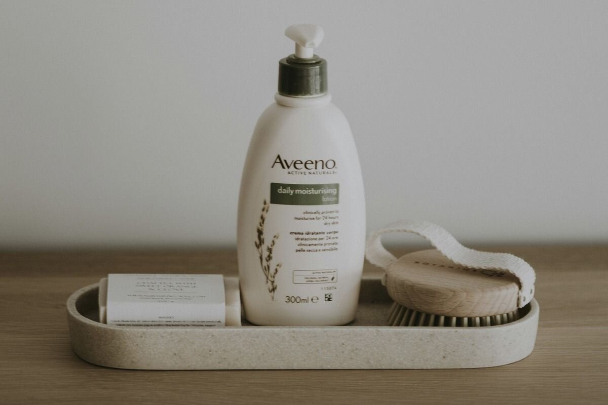 Флакон с дозатором — самая гигиеничная упаковка для косметики. Источник: unsplash.com📷
