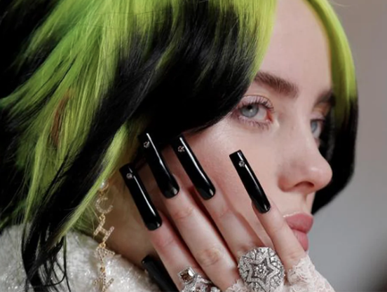 Накладные ногти снова в тренде?