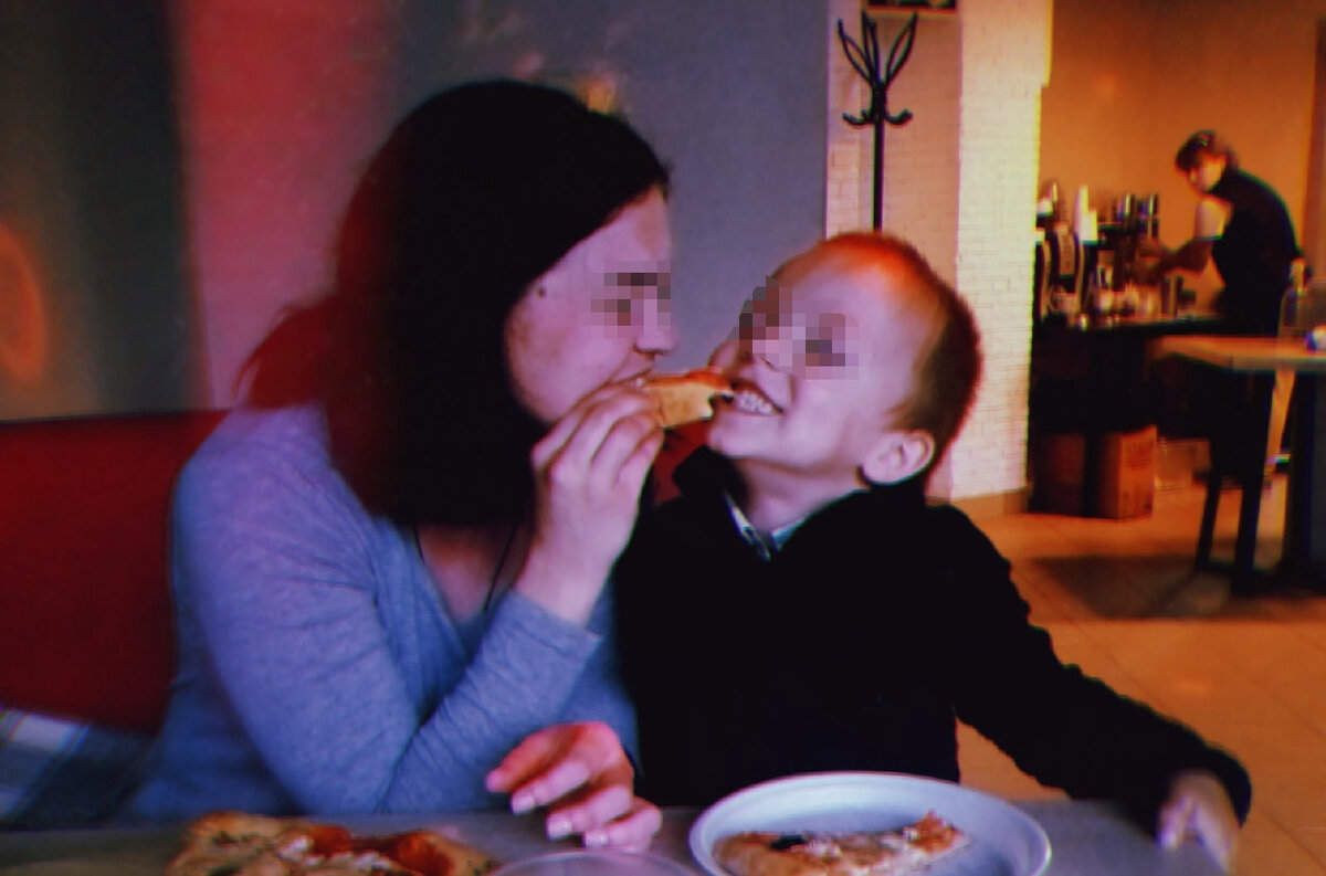 Мать с одним из детей