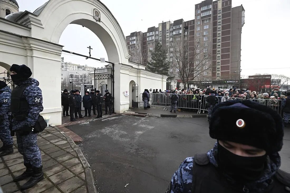 У храма иконы Божией Матери «Утоли моя печали» в Марьино. 1 марта 2024 года