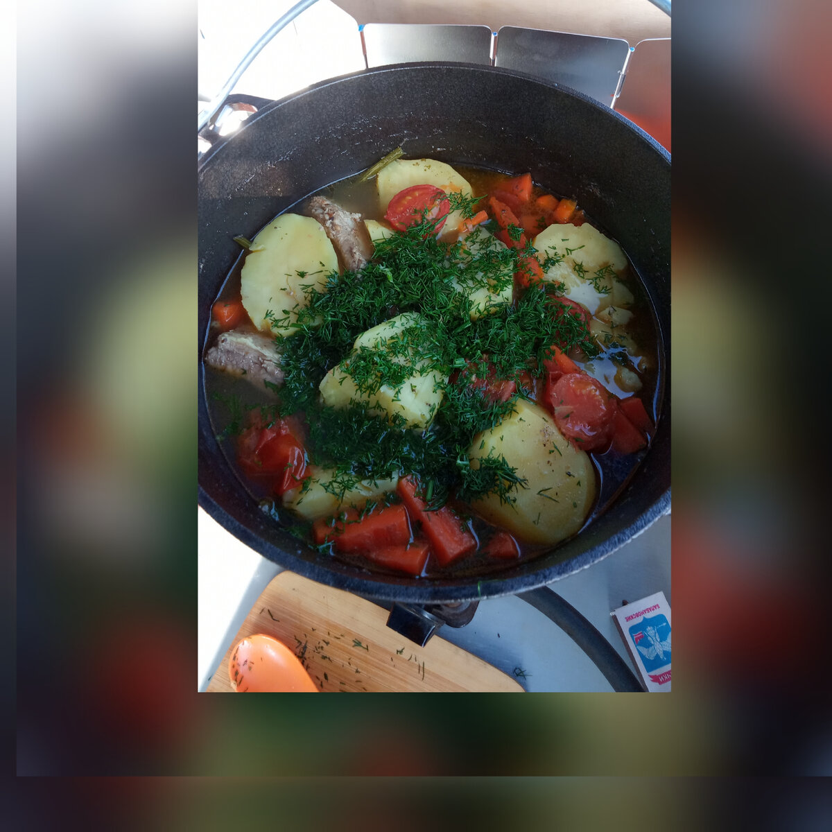 Готовим шурпу) Очень вкусно... Уху на рыбалке не готовим, консервы с собой не берём!