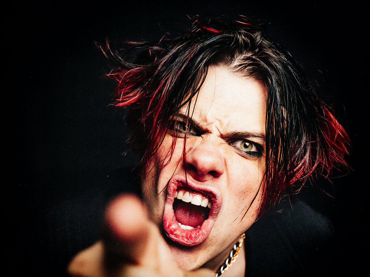 Yungblud — яркий представитель современного британского панк-рока.