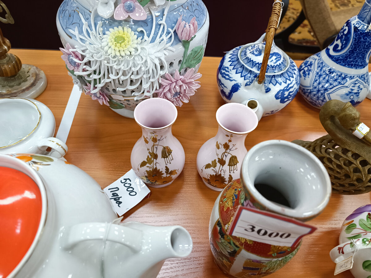 Парные небольшие вазочки розового фарфора Буди, крайне редко он мне попадался 