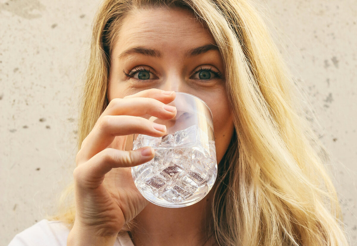 Многие, наверное, слышали такое утверждение, что человеку нужно выпивать полтора литра воды в день.