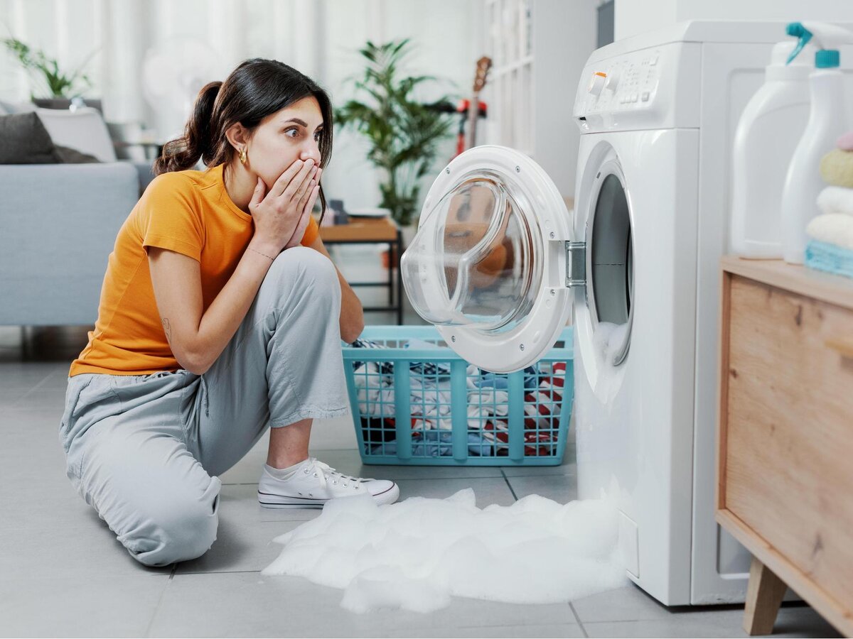 Регулярная чистка стиральной машины — это не только уход за барабаном и резиновыми уплотнителями.