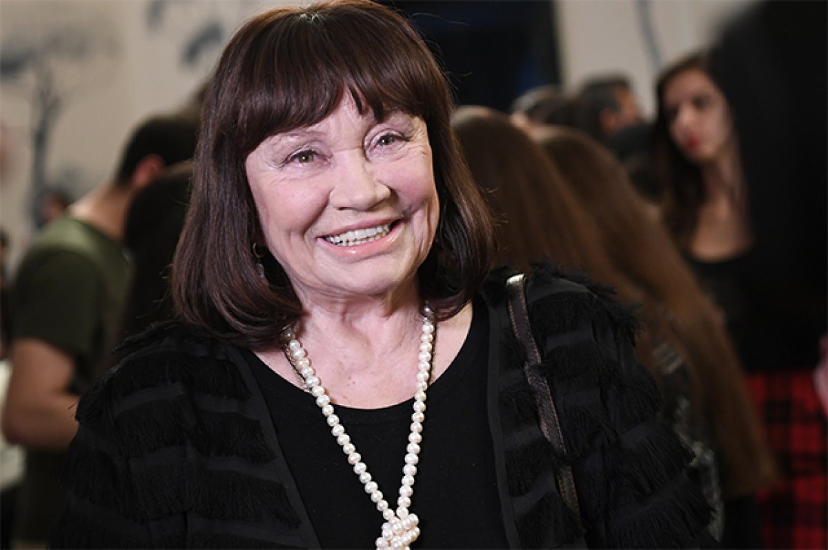    Лариса Лужина.