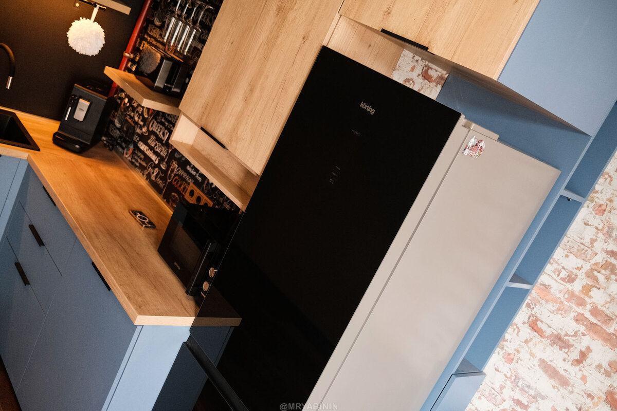 Давай покрасим холодильник в черный цвет?! Сбылись мечты гота: покажу кухню в новой квартире
