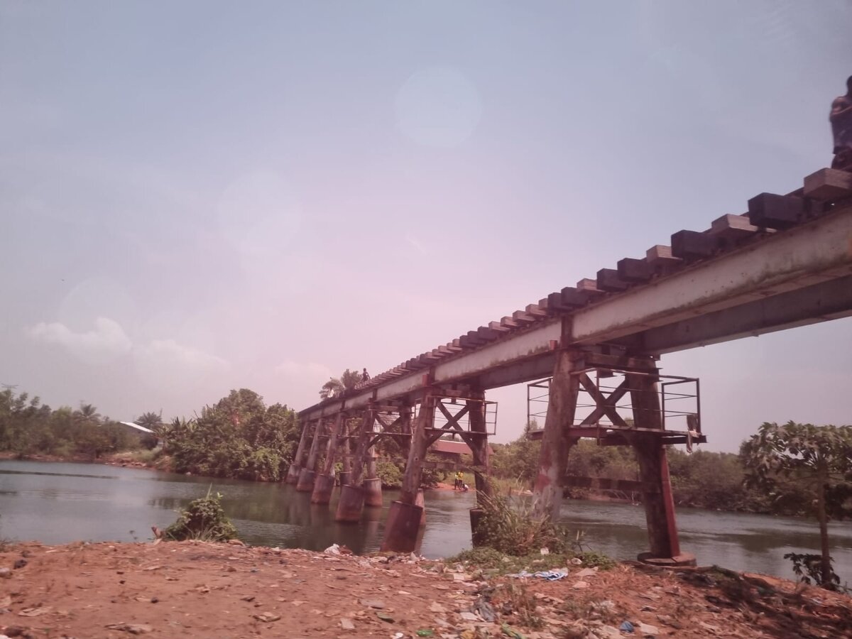 до гражданской войны в Либерии была железная дорога.