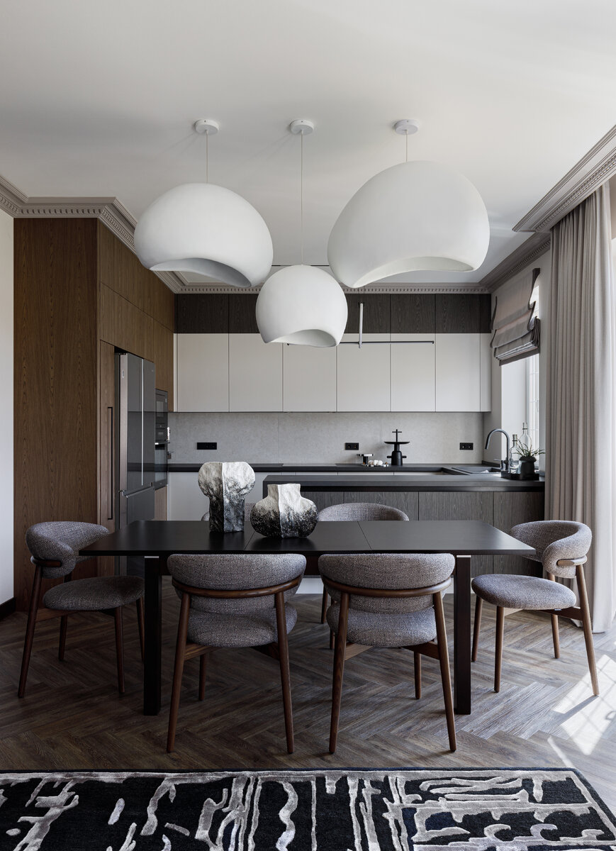 Кухня, «Швед мебельные решения»;  Римская штора и портьеры, «Модная штора»;
Стулья OLEANDRO, CALLIGARIS