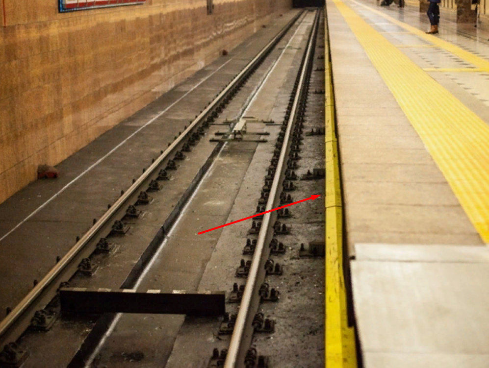 Контактный рельс в метро