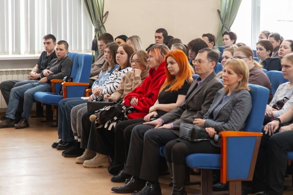    Олег Сирота на встрече со студентами. Источник: Пресс-служба АГАУ