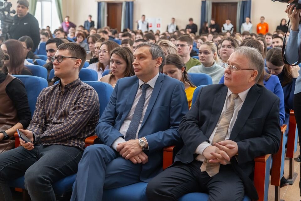    Олег Сирота на встрече со студентами. Источник: Пресс-служба АГАУ