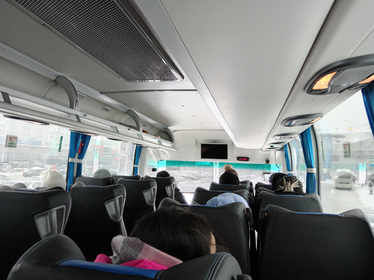 Автобус Новосибирск-Главный - аэропорт Толмачево. Фото автора. 