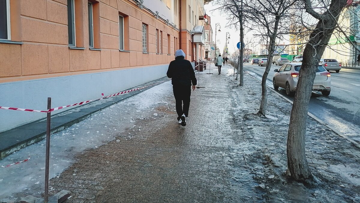 Одна из улиц на Чуркине замерзает из-за течи во Владивостоке | Восток-Медиа  | Дзен