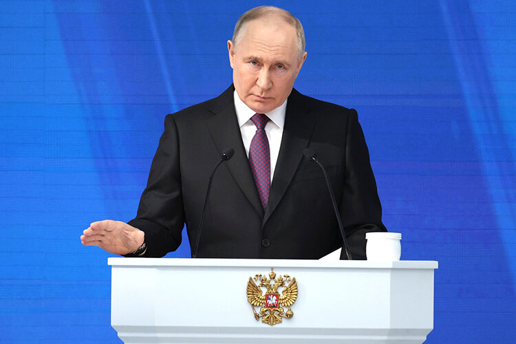    Владимир Путин поручил правительству и депутатам проработать параметры амнистии в отношении некрупных компаний, которые при фактическом росте бизнеса были вынуждены использовать схемы налоговой оптимизации Фото: www.kremlin.ru