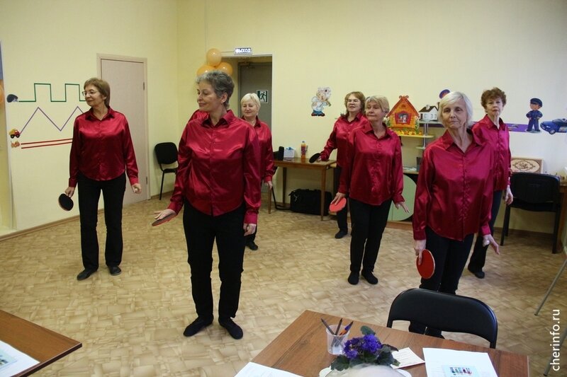    Занятия для людей старшего возраста проводятся в свободных группах в садах № 10 на проспекте Победы, 140, № 71 на Труда, 56 и № 81 на Вологодской, 42.