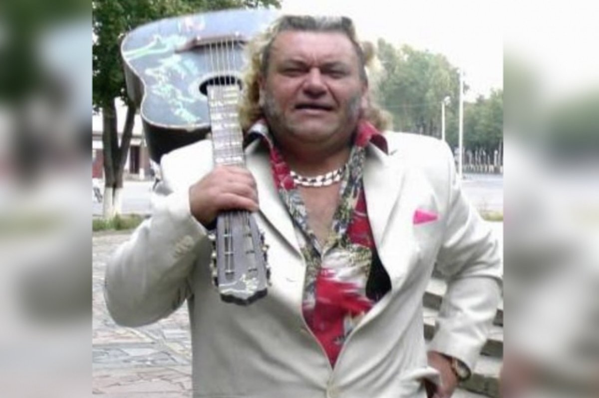    В Петербурге полиция прервала концерт певца и блогера Пророка Санбоя