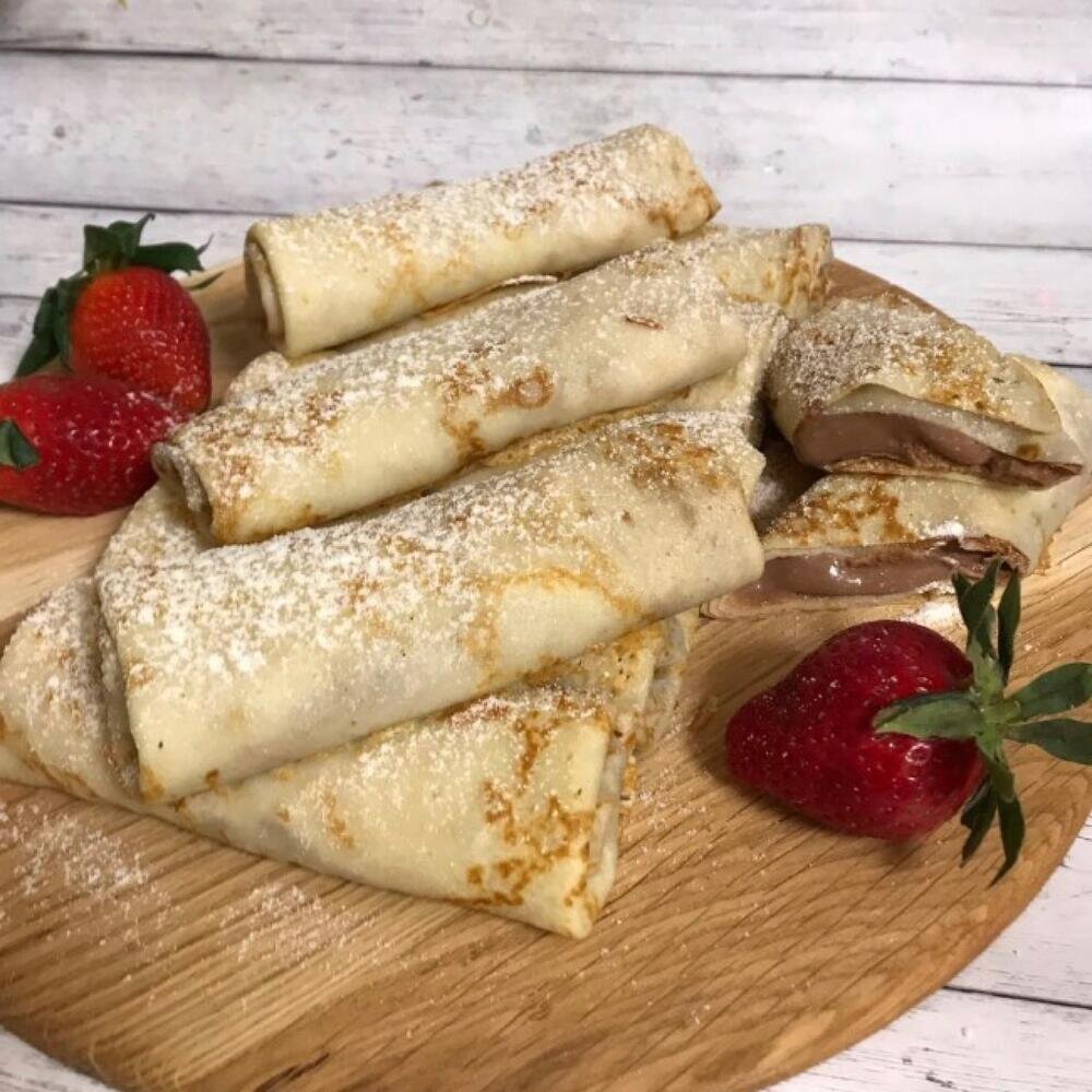 Блинчики с нутеллой, бананом и клубникой