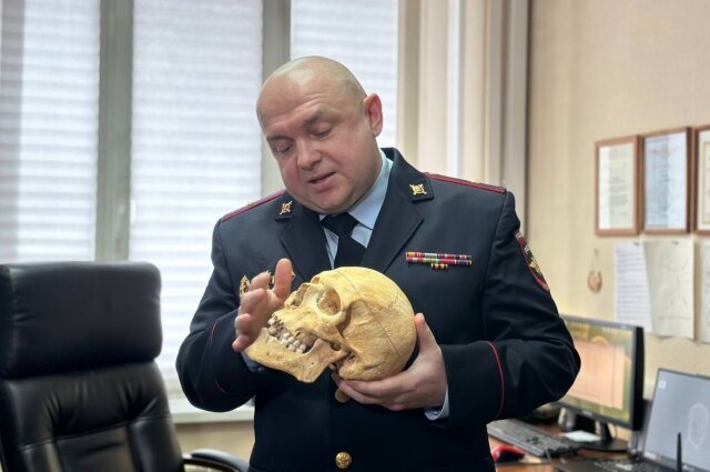    Прежде чем приступать к восстановлению внешности по черепу, с ним нужно познакомиться... Фото: ГУ МВД по Красноярскому краю