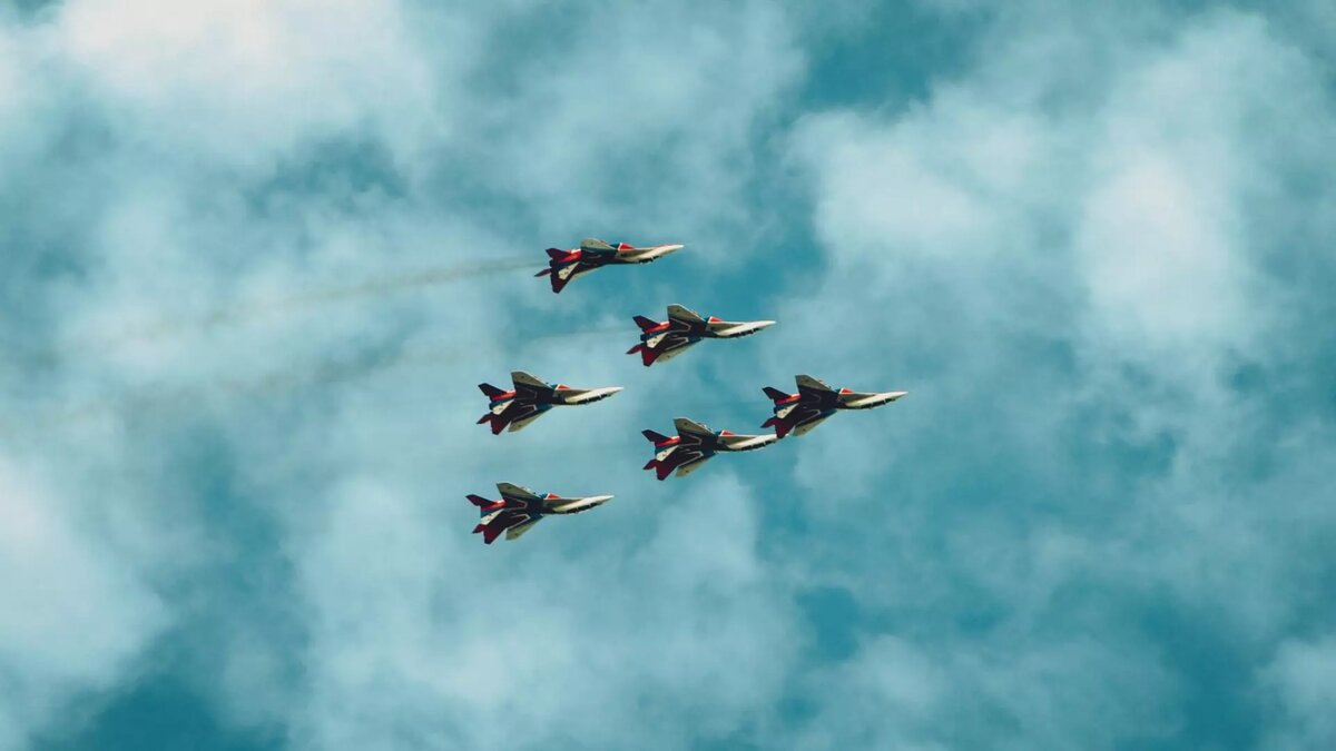     В мероприятиях поучаствуют около 20 тысяч военнослужащих, об этом сообщают федеральные СМИ.