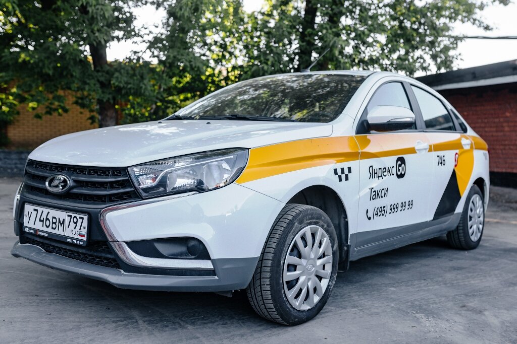 Такси Лада Веста