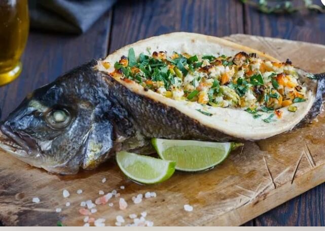 Дорадо с морским коктейлем 