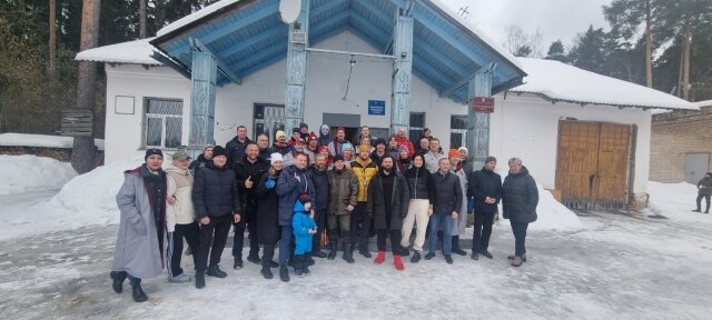    Владимир Шарыпов присоединился к ивановским моржам и проплыл с ними 25 метров