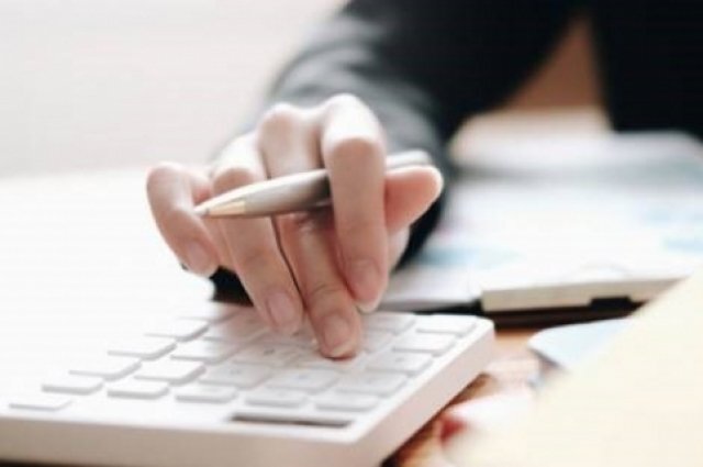    Как самозанятым родителям посчитать доход, подавая заявление на пособие?