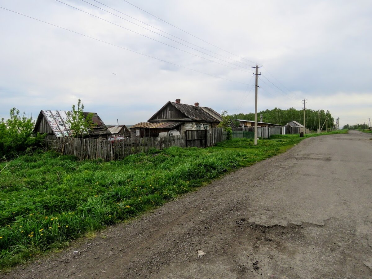 п.Ленинградский. Заброшенные корпуса животноводства.Водохранилище на реке  Берёзовка | Екатерина про Кемерово | Дзен