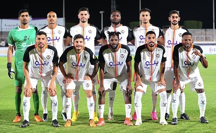 Хамиду Траоре (третий справа в верхнем ряду)