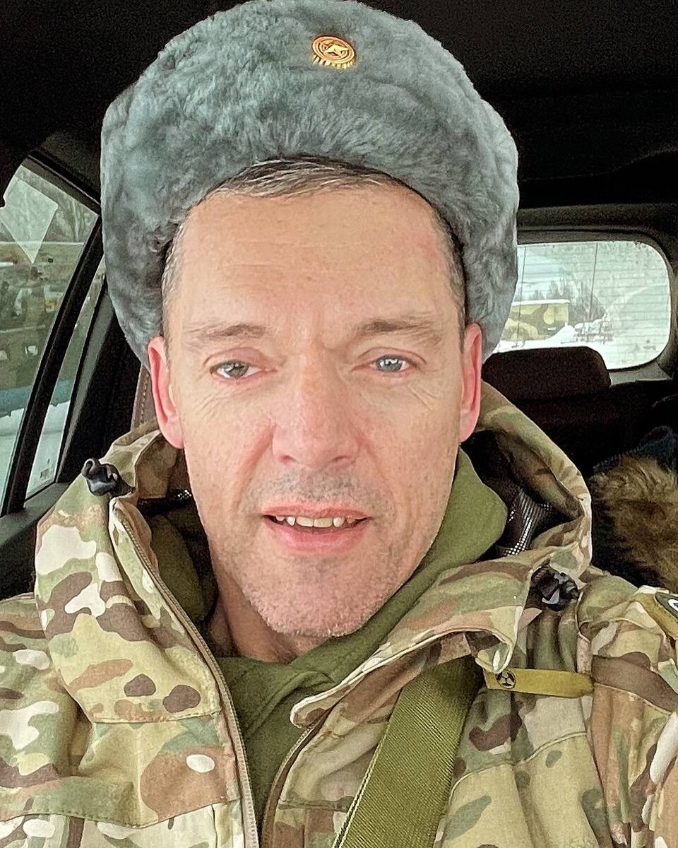 Скандал с кепкой в эфире: Депутат остудил разъярённого "гардемарина" Мамаева. Би