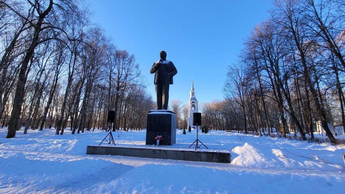 Все прекрасно знают или хотя бы слышали про знаменитое озеро Селигер. Но мало кто знает, что скрывается за маской известного туристического места.-7
