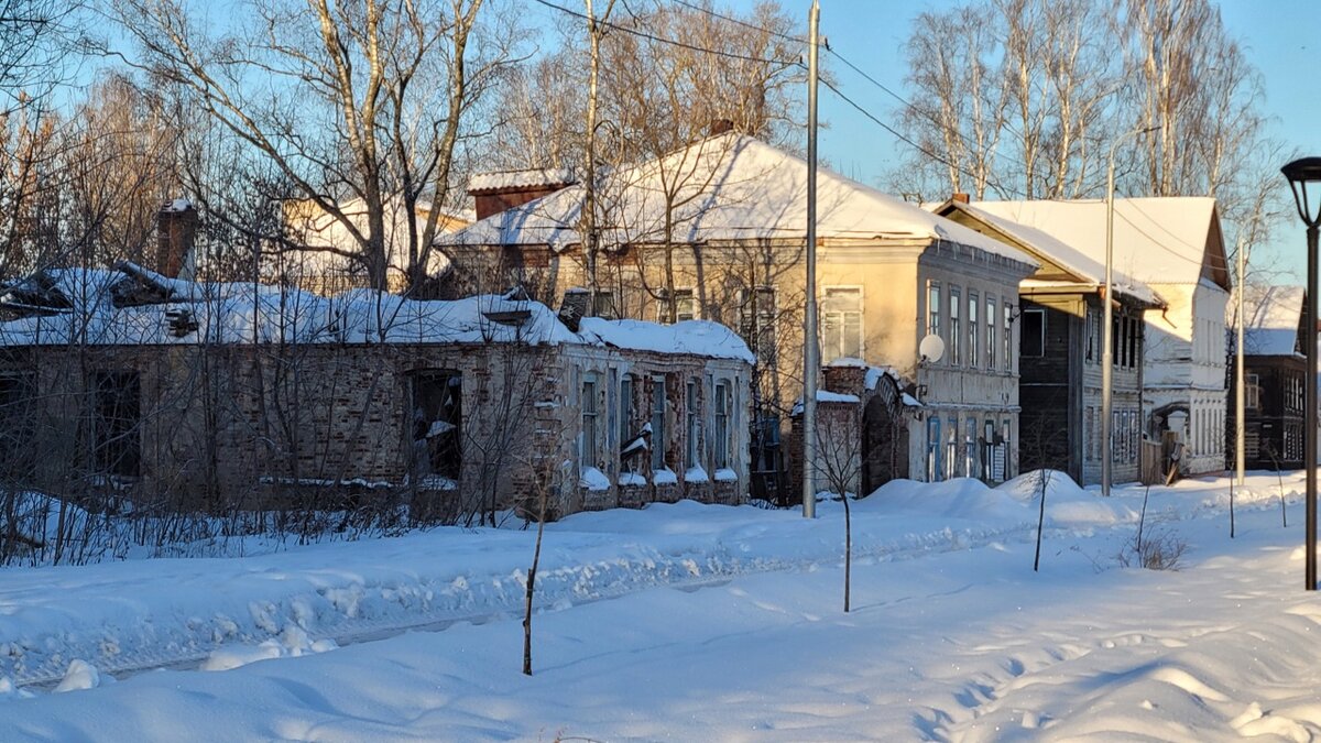 Все прекрасно знают или хотя бы слышали про знаменитое озеро Селигер. Но мало кто знает, что скрывается за маской известного туристического места.-9-3
