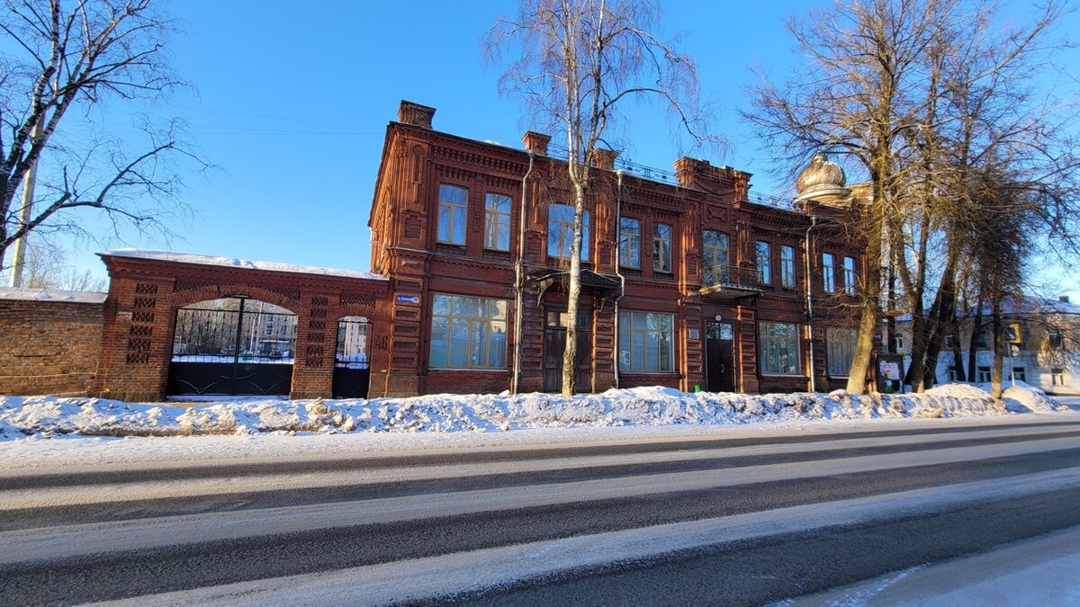 Все прекрасно знают или хотя бы слышали про знаменитое озеро Селигер. Но мало кто знает, что скрывается за маской известного туристического места.-11-3