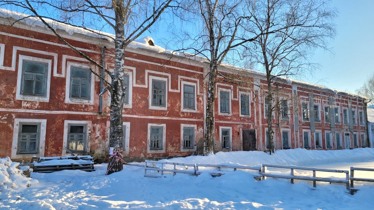 Все прекрасно знают или хотя бы слышали про знаменитое озеро Селигер. Но мало кто знает, что скрывается за маской известного туристического места.-12