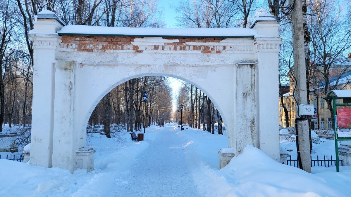 Все прекрасно знают или хотя бы слышали про знаменитое озеро Селигер. Но мало кто знает, что скрывается за маской известного туристического места.-8-2