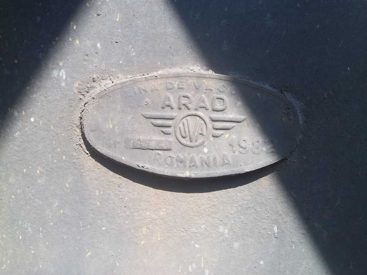 Варианты заводских табличек вагонов 19-752