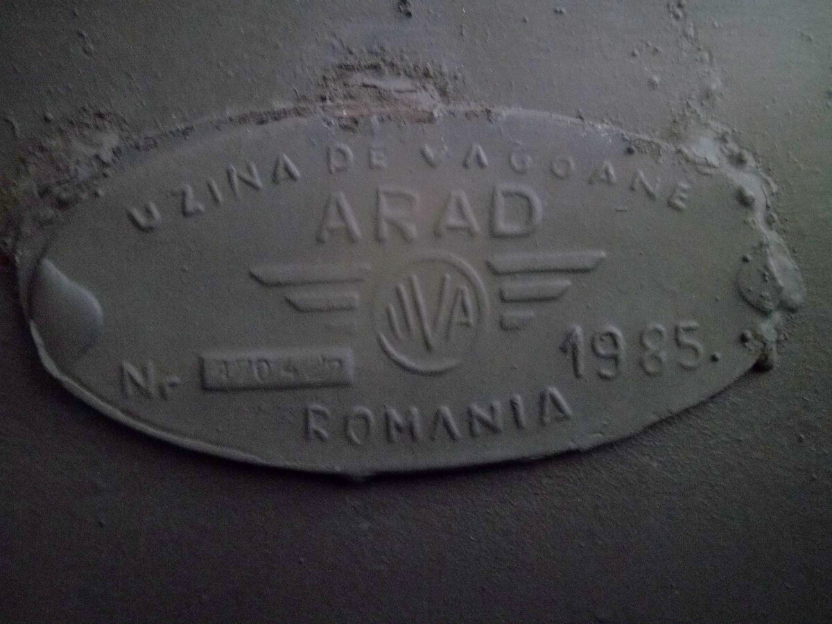 Варианты заводских табличек вагонов 19-752